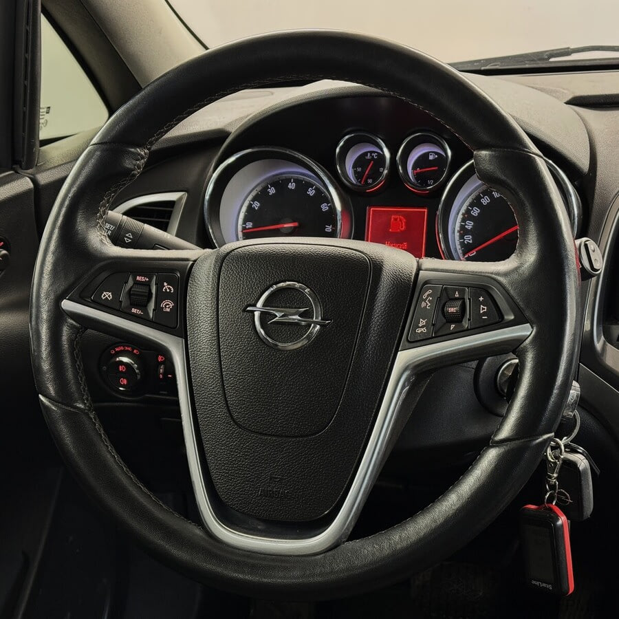 Фото Opel Astra J Рестайлинг с пробегом | №8 Фото Opel Astra J Рестайлинг с пробегом | №8