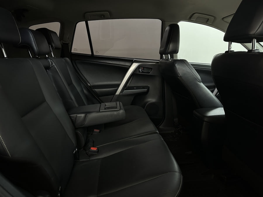 Фото TOYOTA RAV4 IV (XA40) Рестайлинг с пробегом | №14