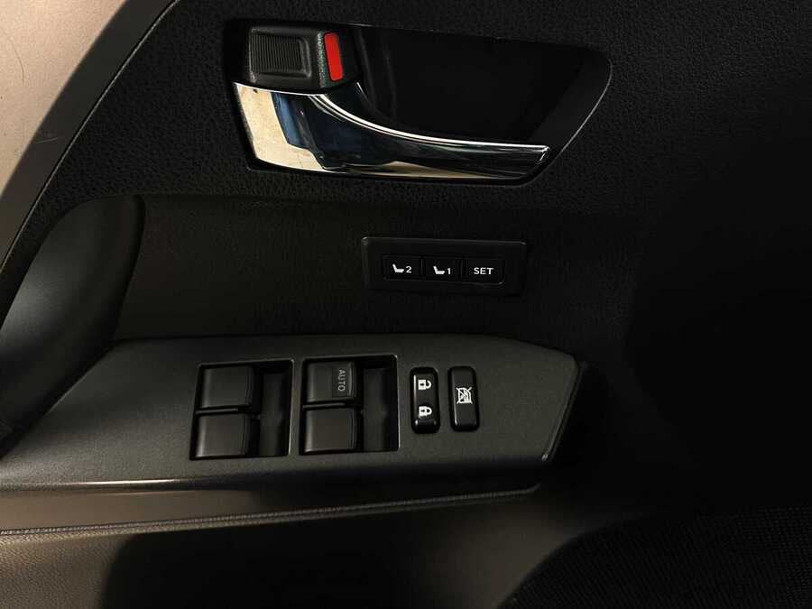 Фото TOYOTA RAV4 IV (XA40) Рестайлинг с пробегом | №12