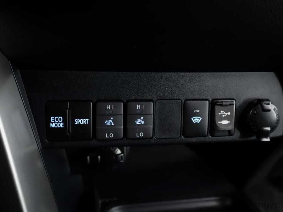 Фото TOYOTA RAV4 IV (XA40) Рестайлинг с пробегом | №12 Фото TOYOTA RAV4 IV (XA40) Рестайлинг с пробегом | №12