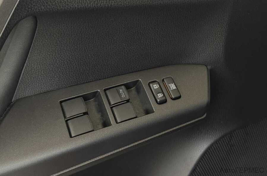 Фото TOYOTA RAV4 IV (XA40) Рестайлинг с пробегом | №8