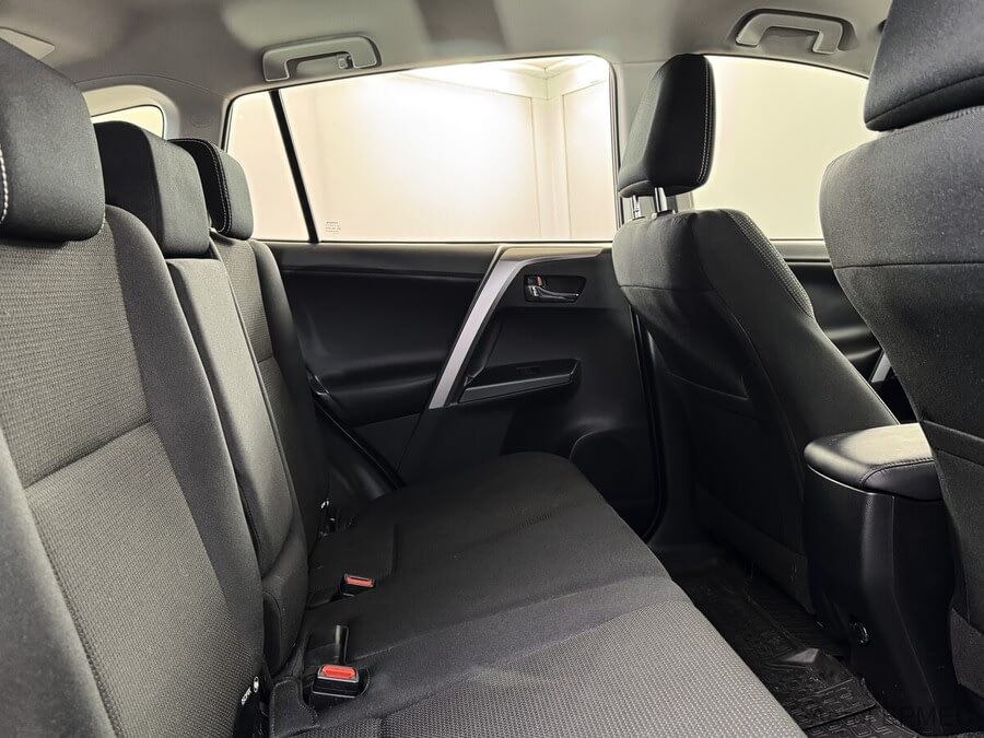 Фото TOYOTA RAV4 IV (XA40) Рестайлинг с пробегом | №14 Фото TOYOTA RAV4 IV (XA40) Рестайлинг с пробегом | №14