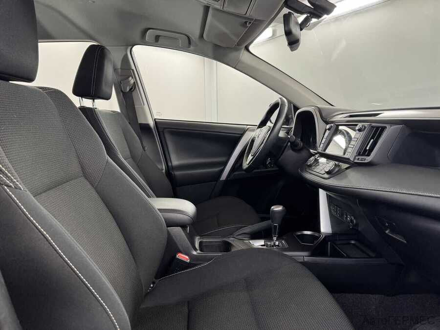 Фото TOYOTA RAV4 IV (XA40) Рестайлинг с пробегом | №13