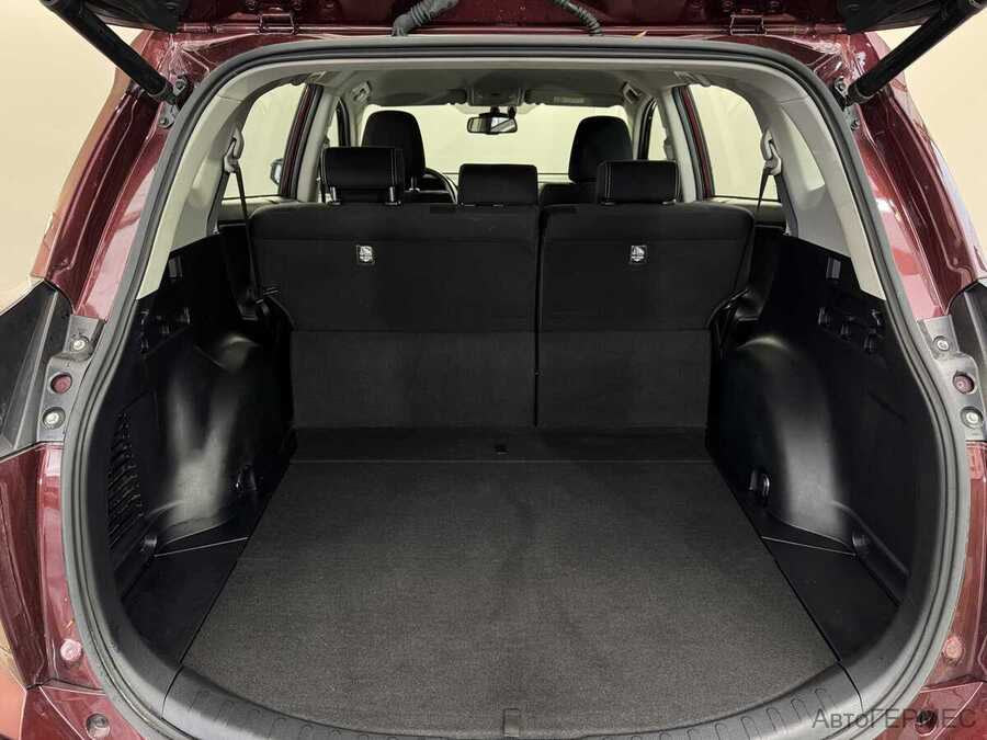 Фото TOYOTA RAV4 IV (XA40) Рестайлинг с пробегом | №15