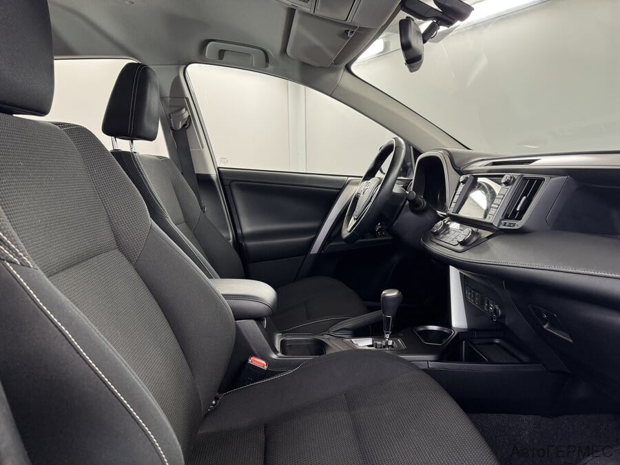 Фото TOYOTA RAV4 IV (XA40) Рестайлинг с пробегом | №13 Фото TOYOTA RAV4 IV (XA40) Рестайлинг с пробегом | №13