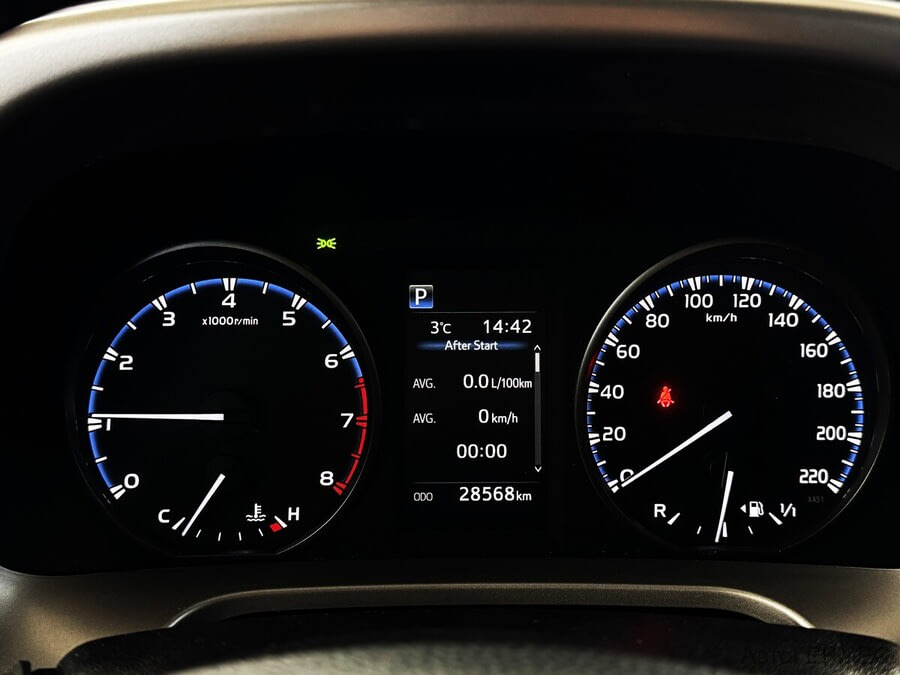 Фото TOYOTA RAV4 IV (XA40) Рестайлинг с пробегом | №6 Фото TOYOTA RAV4 IV (XA40) Рестайлинг с пробегом | №6