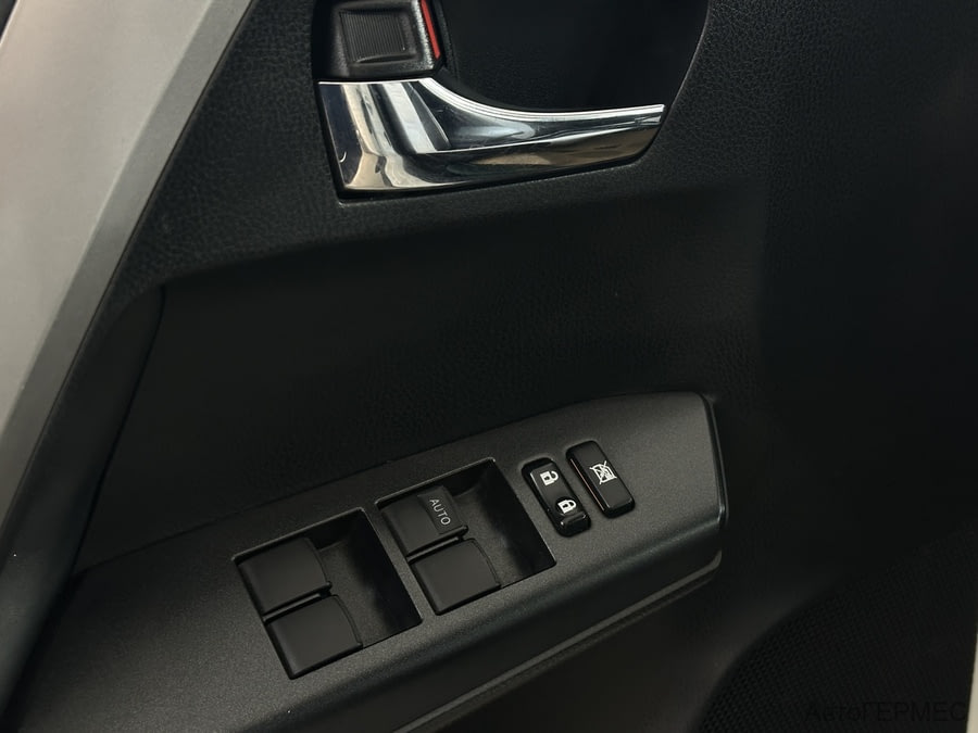 Фото TOYOTA RAV4 IV (XA40) Рестайлинг с пробегом | №9