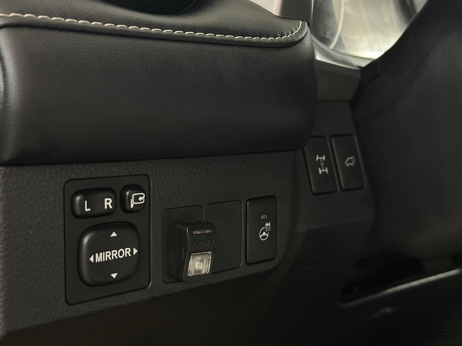 Фото TOYOTA RAV4 IV (XA40) Рестайлинг с пробегом | №10