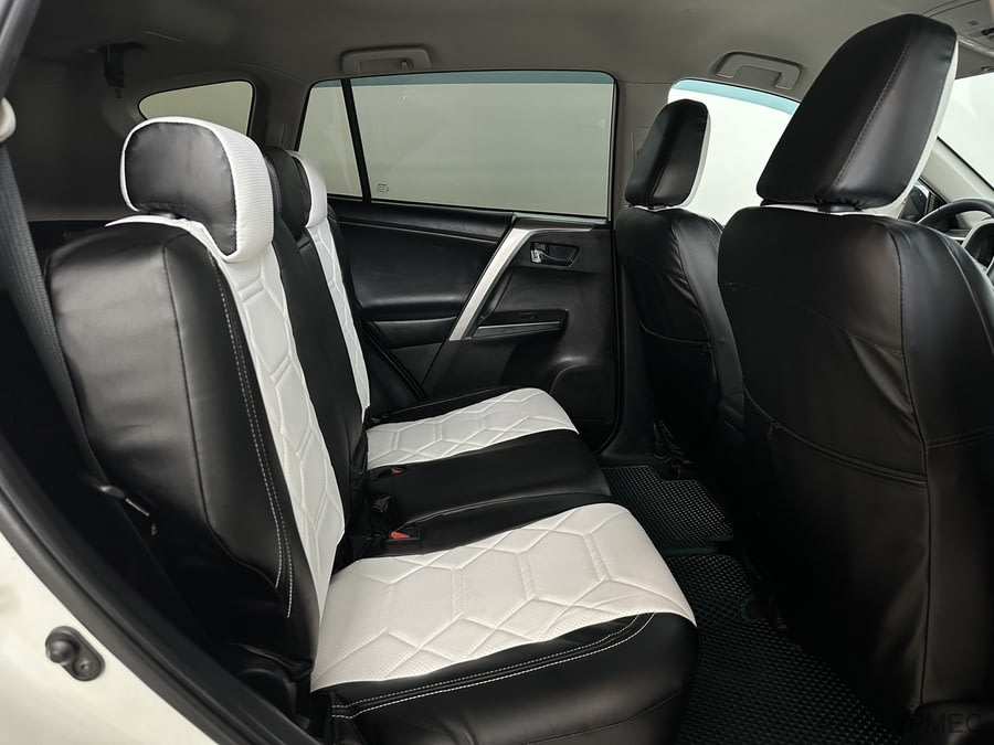 Фото TOYOTA RAV4 IV (XA40) Рестайлинг с пробегом | №12