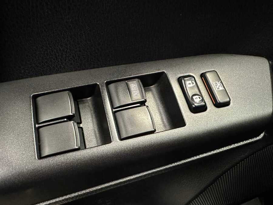 Фото TOYOTA RAV4 IV (XA40) Рестайлинг с пробегом | №11