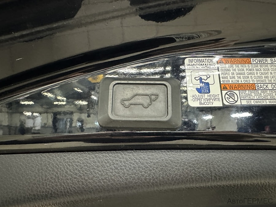 Фото TOYOTA RAV4 IV (XA40) Рестайлинг с пробегом | №12