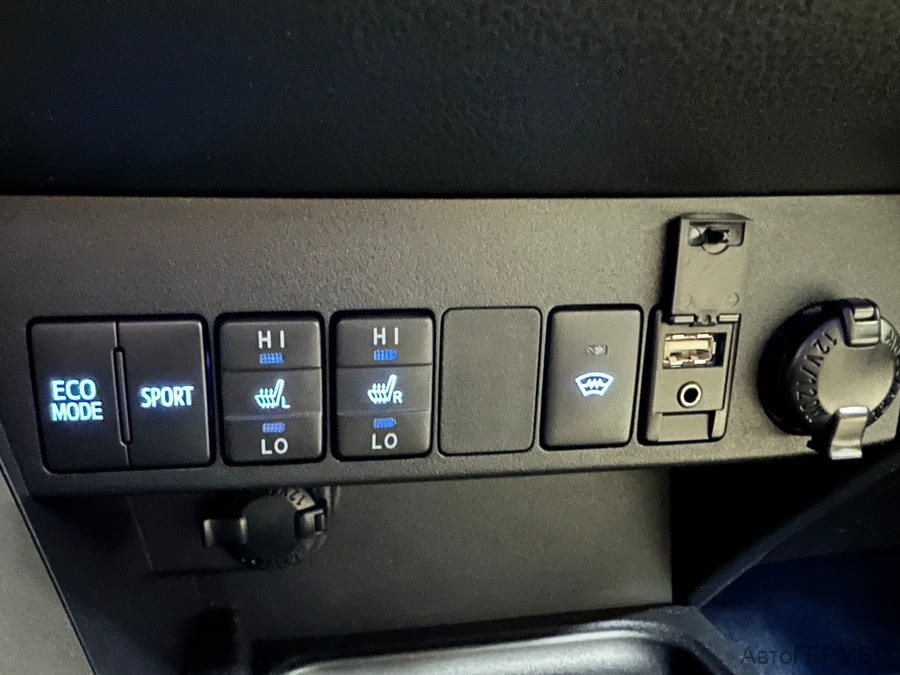 Фото TOYOTA RAV4 IV (XA40) Рестайлинг с пробегом | №9