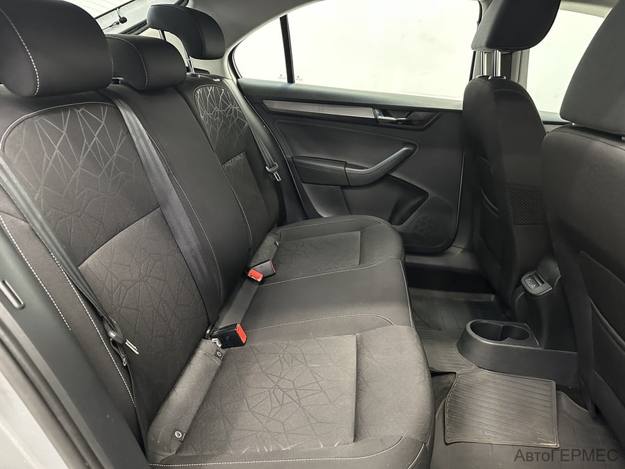 Фото SKODA Rapid I Рестайлинг с пробегом | №14