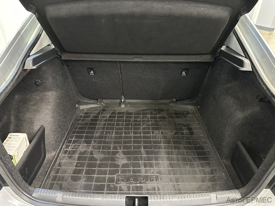 Фото SKODA Rapid I Рестайлинг с пробегом | №15