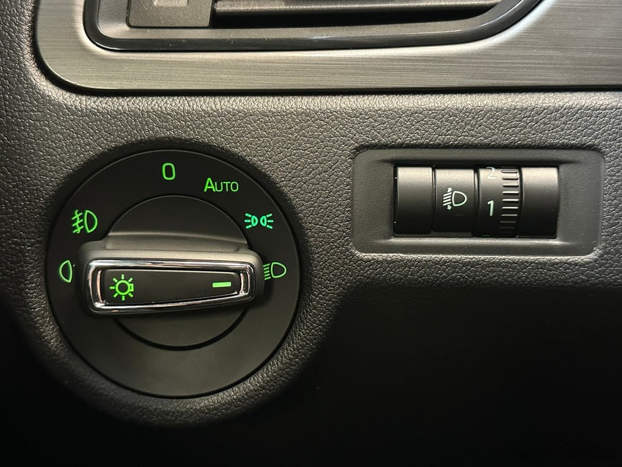 Фото SKODA Rapid I Рестайлинг с пробегом | №10