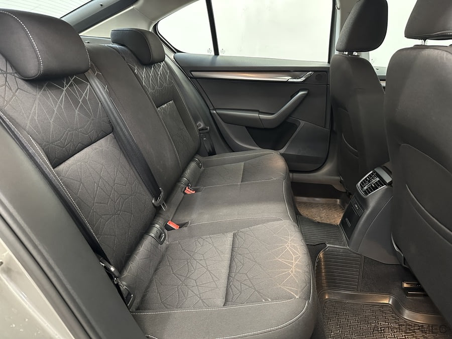 Фото SKODA Octavia III Рестайлинг с пробегом | №12