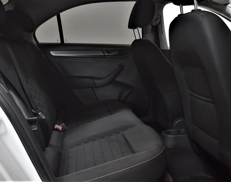 Фото SKODA Rapid I Рестайлинг с пробегом | №11