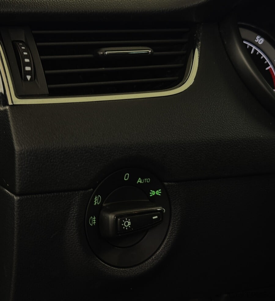 Фото SKODA Octavia III Рестайлинг с пробегом | №8