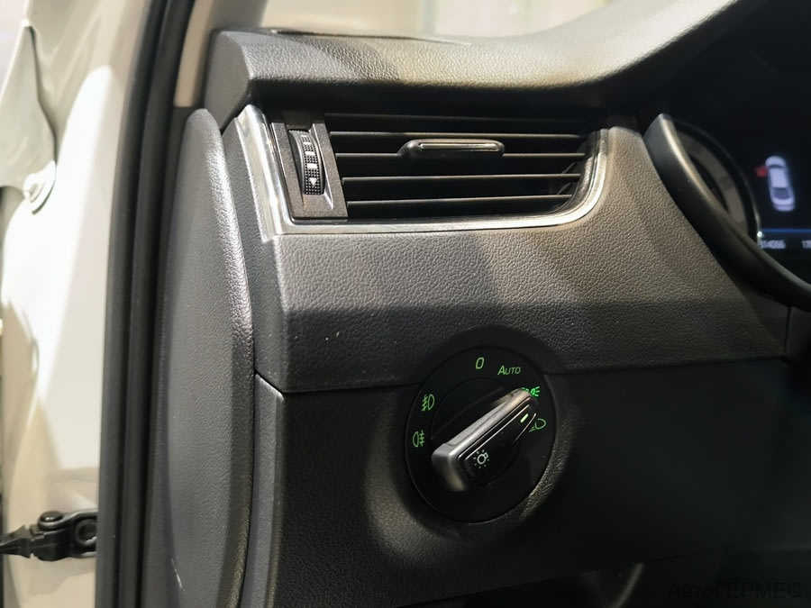 Фото SKODA Octavia III Рестайлинг с пробегом | №8 Фото SKODA Octavia III Рестайлинг с пробегом | №8