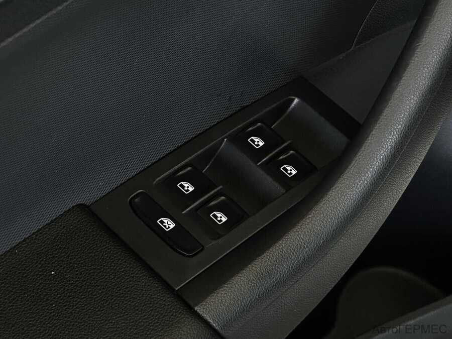 Фото SKODA Rapid I Рестайлинг с пробегом | №10 Фото SKODA Rapid I Рестайлинг с пробегом | №10
