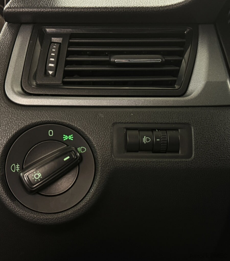 Фото SKODA Rapid I Рестайлинг с пробегом | №9