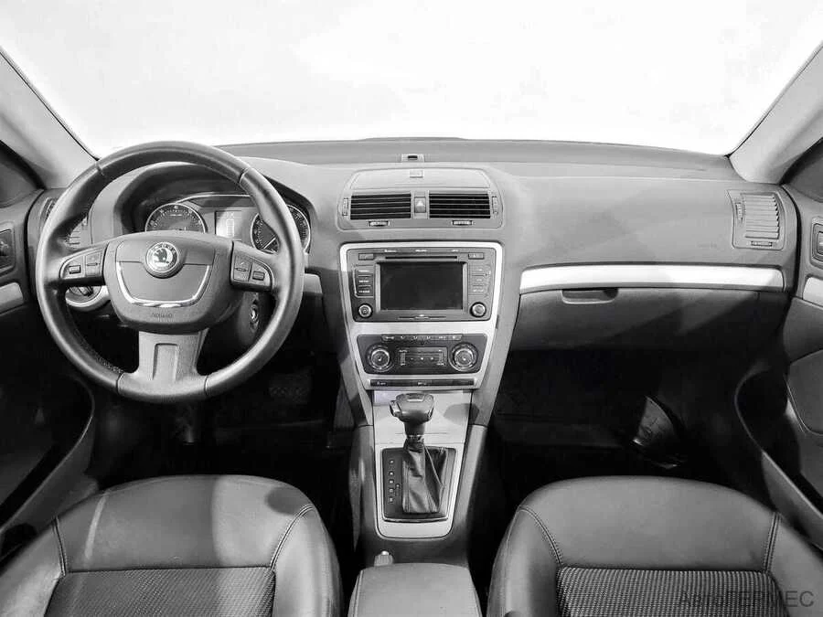 Фото SKODA Octavia II Рестайлинг с пробегом | №5 Фото SKODA Octavia II Рестайлинг с пробегом | №5