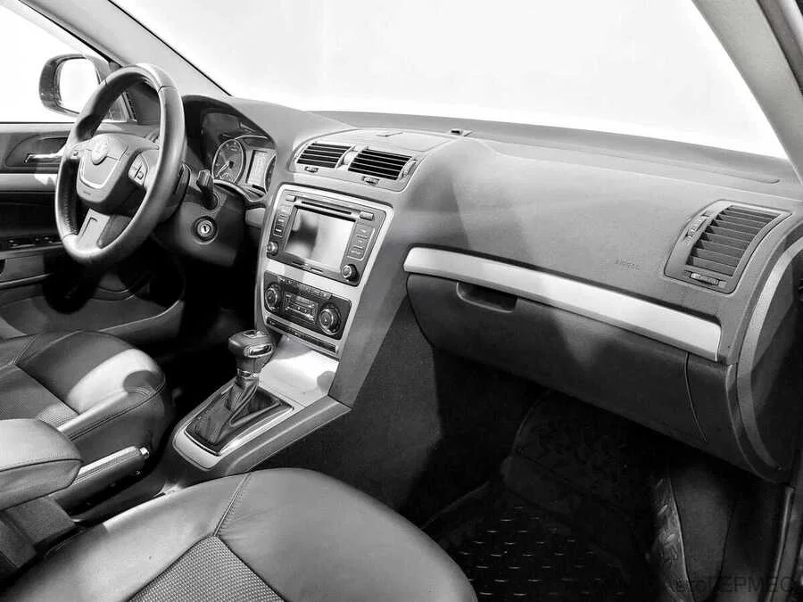 Фото SKODA Octavia II Рестайлинг с пробегом | №11 Фото SKODA Octavia II Рестайлинг с пробегом | №11