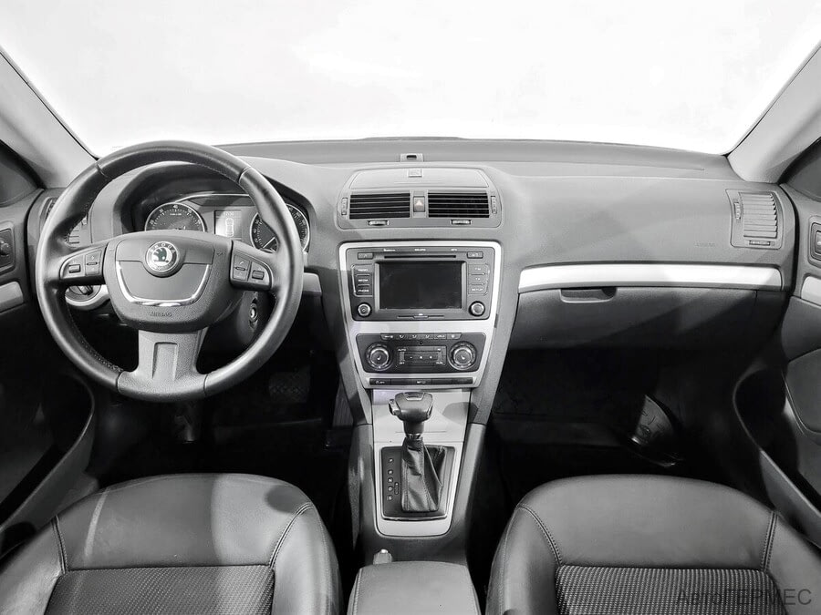 Фото SKODA Octavia II Рестайлинг с пробегом | №5 Фото SKODA Octavia II Рестайлинг с пробегом | №5