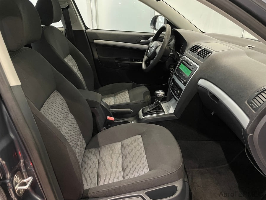 Фото SKODA Octavia II Рестайлинг с пробегом | №9