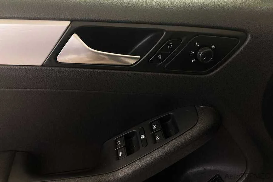 Фото Volkswagen Jetta VI Рестайлинг с пробегом | №9