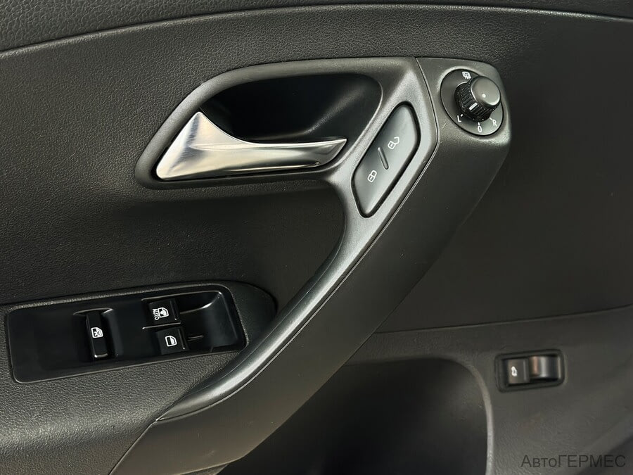 Фото Volkswagen Polo V с пробегом | №9