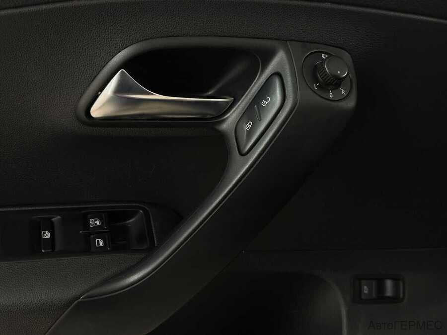 Фото Volkswagen Polo V с пробегом | №8 Фото Volkswagen Polo V с пробегом | №8