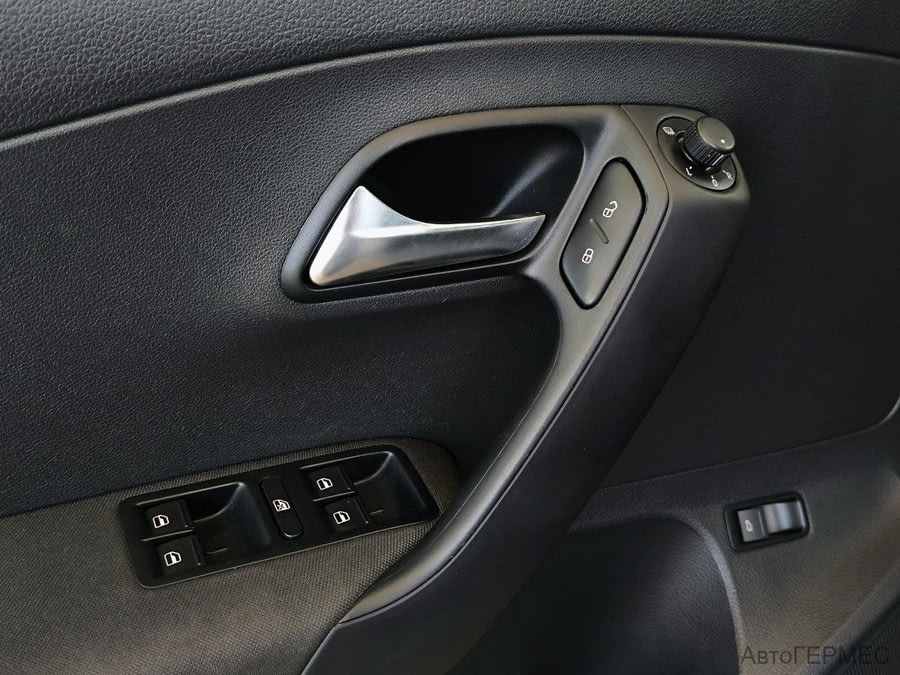 Фото Volkswagen Polo V Рестайлинг с пробегом | №9 Фото Volkswagen Polo V Рестайлинг с пробегом | №9