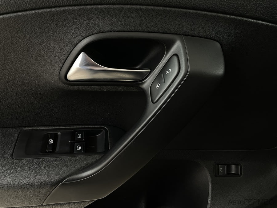 Фото Volkswagen Polo V Рестайлинг с пробегом | №8