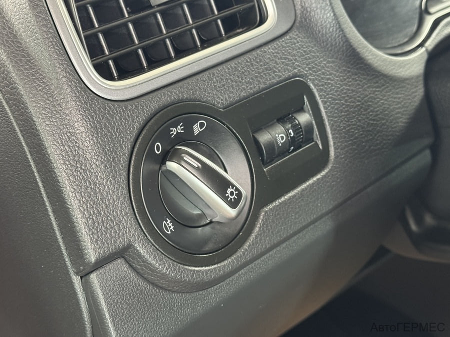 Фото Volkswagen Polo V Рестайлинг с пробегом | №7 Фото Volkswagen Polo V Рестайлинг с пробегом | №7