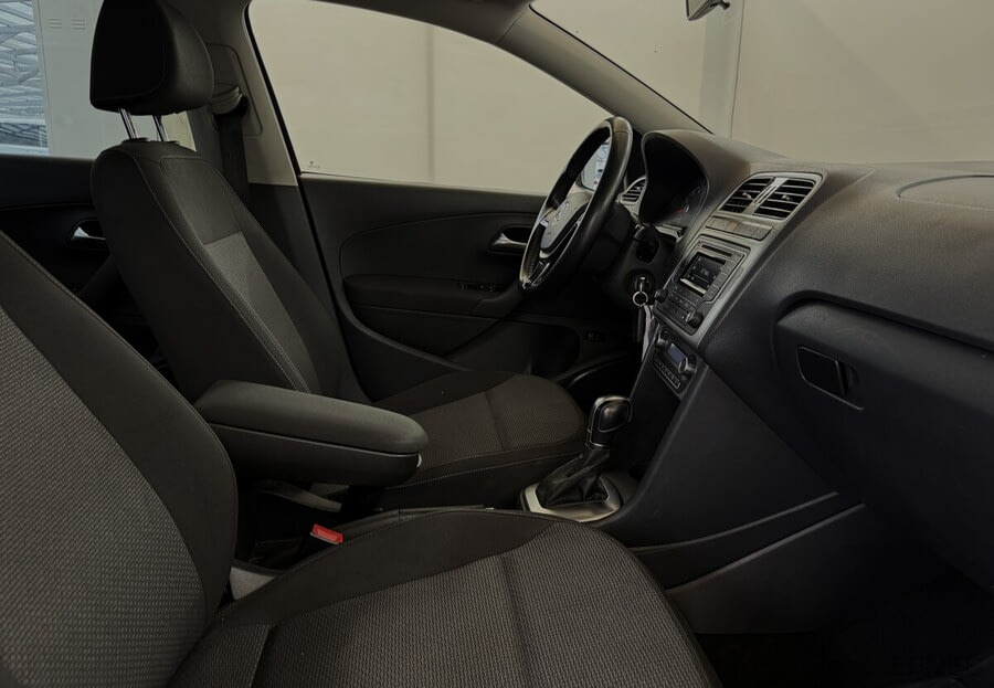 Фото Volkswagen Polo V Рестайлинг с пробегом | №11