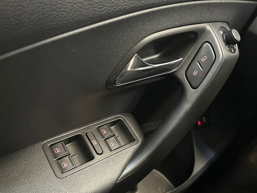 Фото Volkswagen Polo V Рестайлинг с пробегом | №9