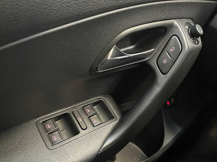Фото Volkswagen Polo V Рестайлинг с пробегом | №9