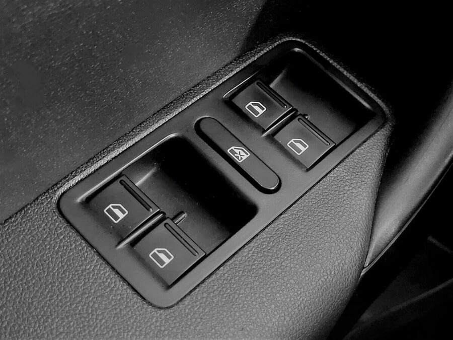 Фото Volkswagen Polo V Рестайлинг с пробегом | №10