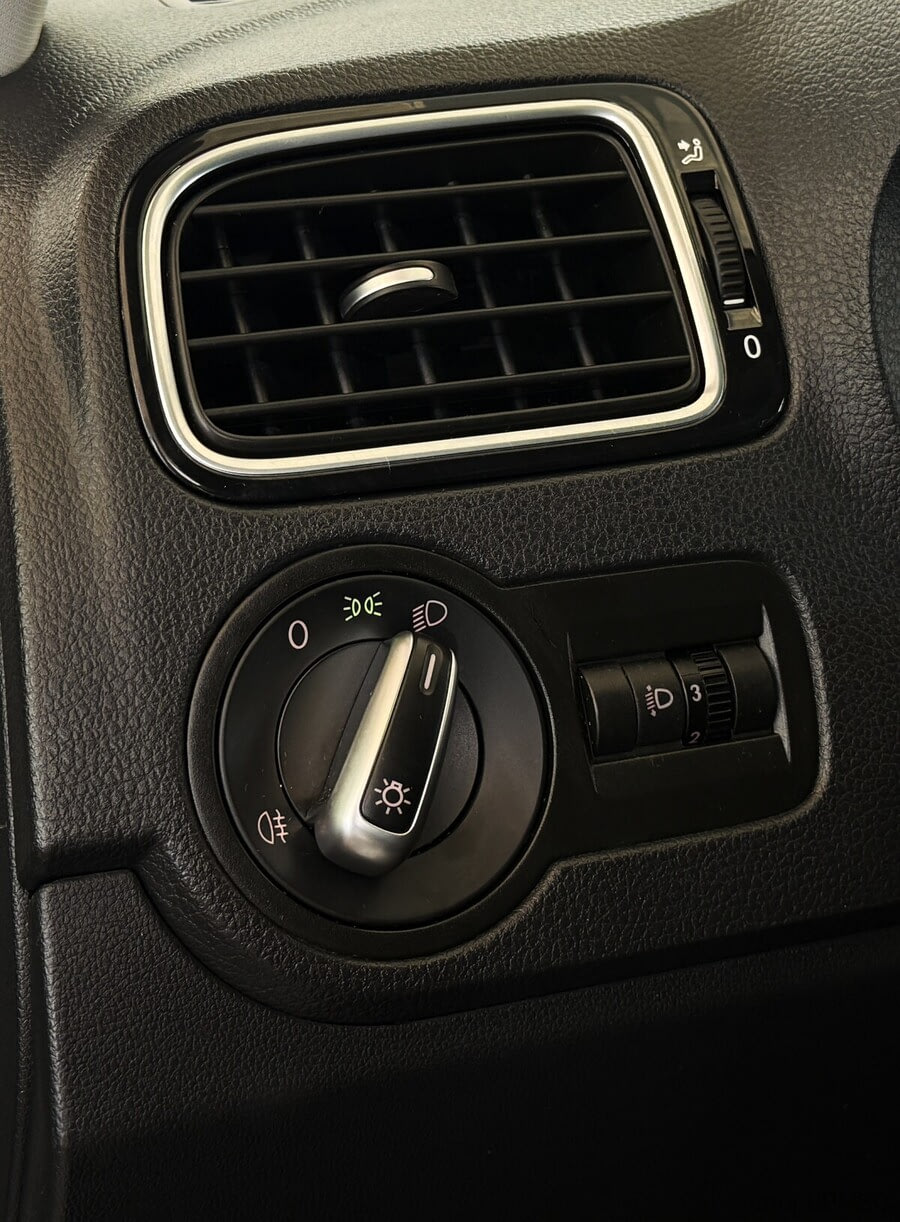 Фото Volkswagen Polo V Рестайлинг с пробегом | №9 Фото Volkswagen Polo V Рестайлинг с пробегом | №9