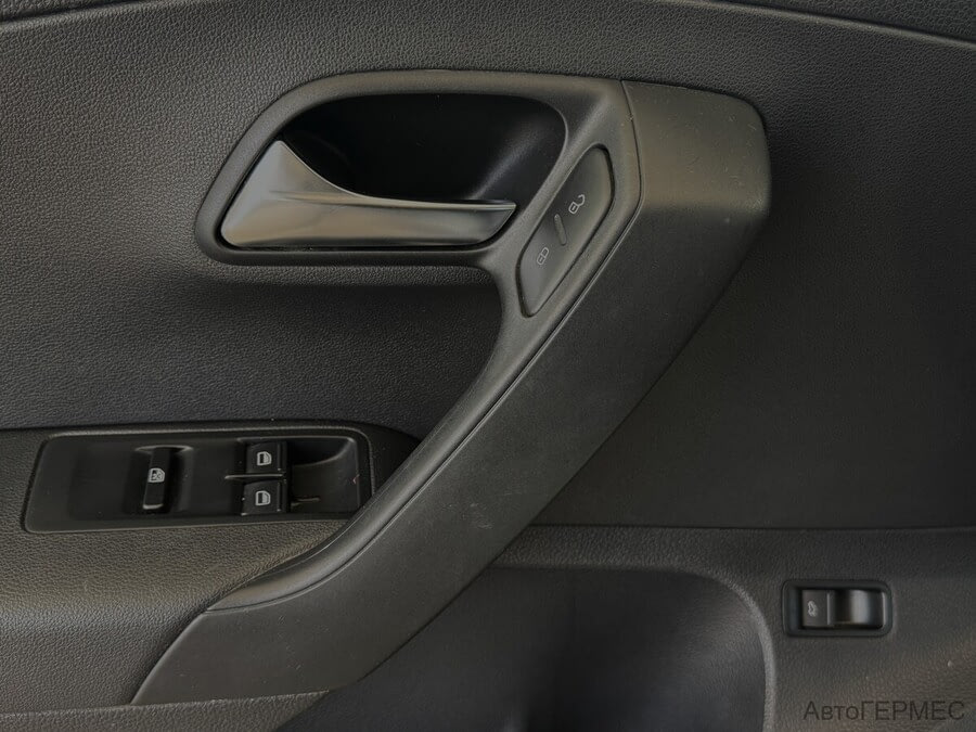 Фото Volkswagen Polo V Рестайлинг с пробегом | №9