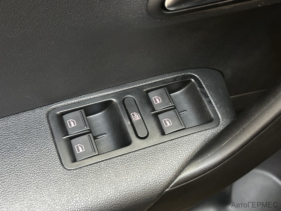 Фото Volkswagen Polo V Рестайлинг с пробегом | №13 Фото Volkswagen Polo V Рестайлинг с пробегом | №13