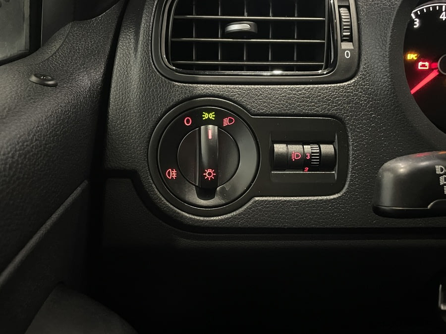 Фото Volkswagen Polo V Рестайлинг с пробегом | №9 Фото Volkswagen Polo V Рестайлинг с пробегом | №9