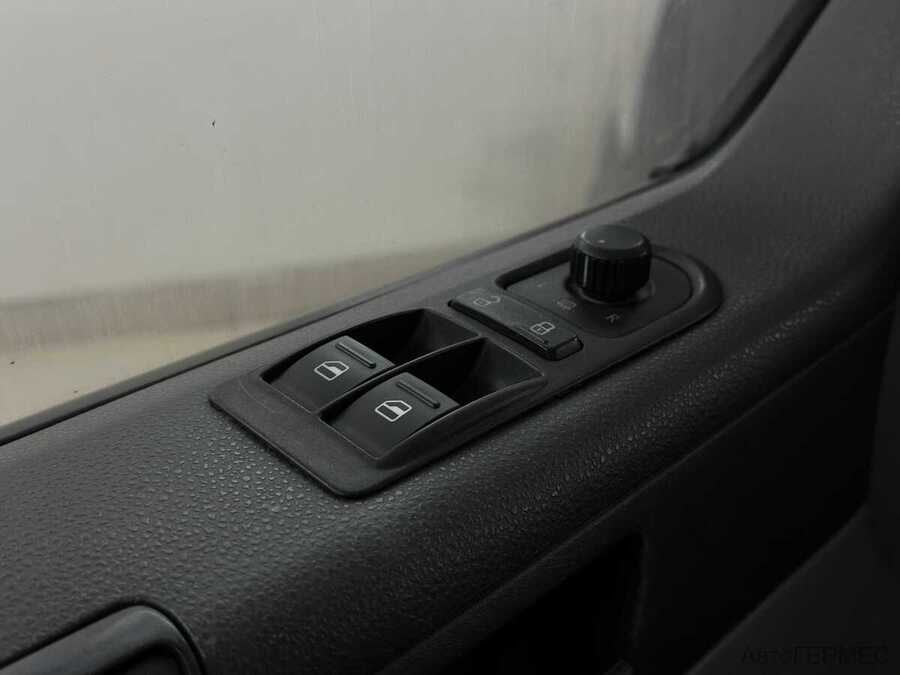 Фото Volkswagen Caravelle T5 Рестайлинг с пробегом | №9