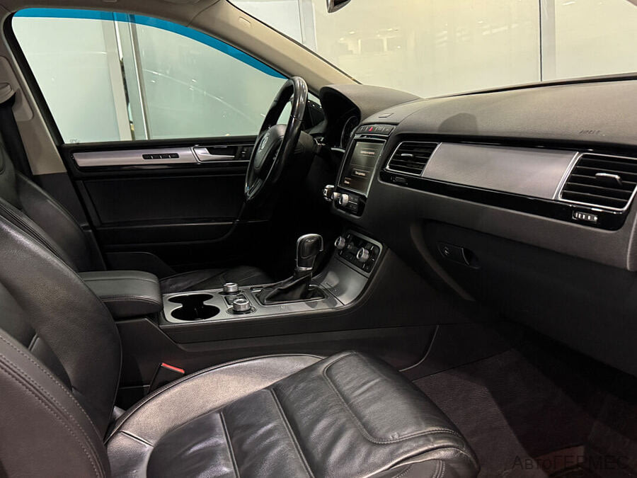 Фото Volkswagen Touareg II Рестайлинг с пробегом | №16