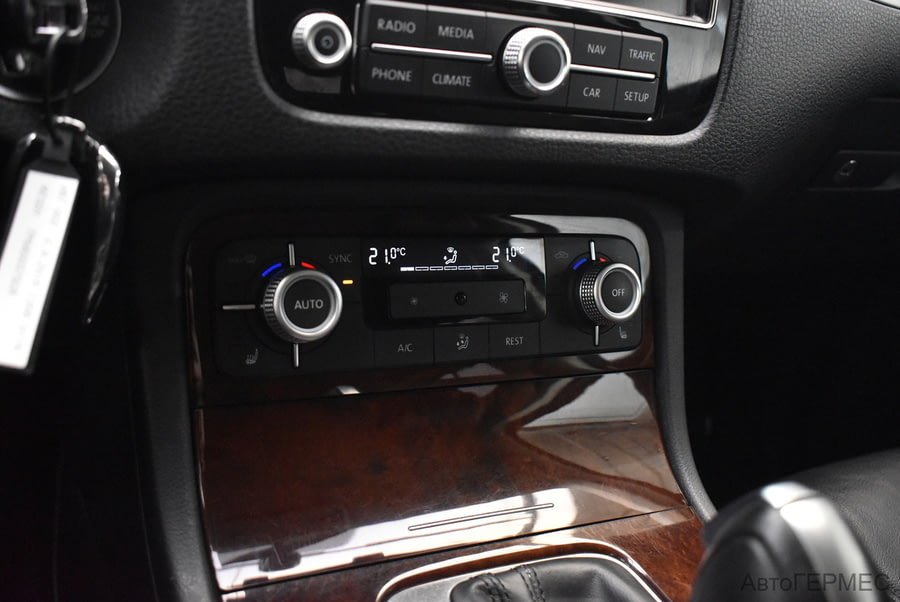 Фото Volkswagen Touareg II Рестайлинг с пробегом | №9