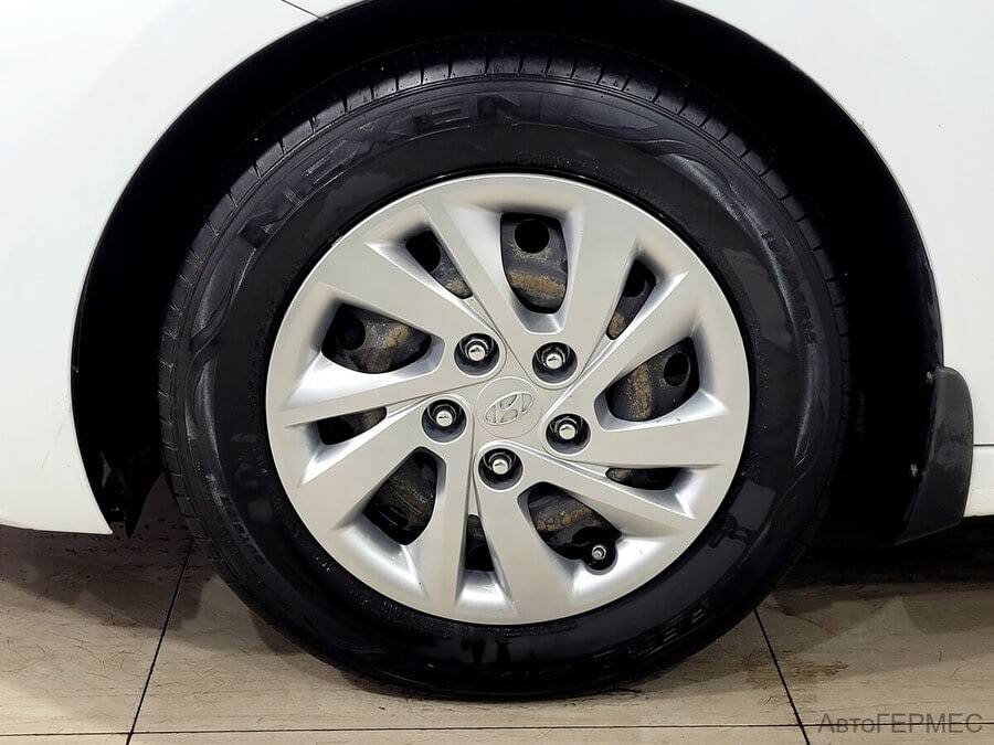 Фото HYUNDAI Elantra VI (AD) Рестайлинг с пробегом | №15
