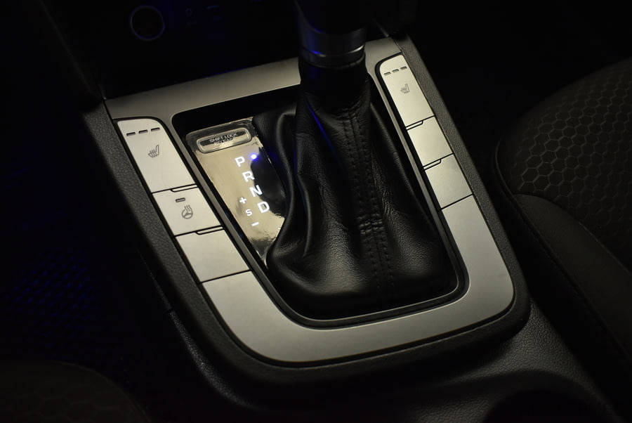 Фото HYUNDAI Elantra VI (AD) Рестайлинг с пробегом | №8