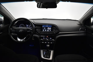 Фото HYUNDAI Elantra VI (AD) Рестайлинг с пробегом