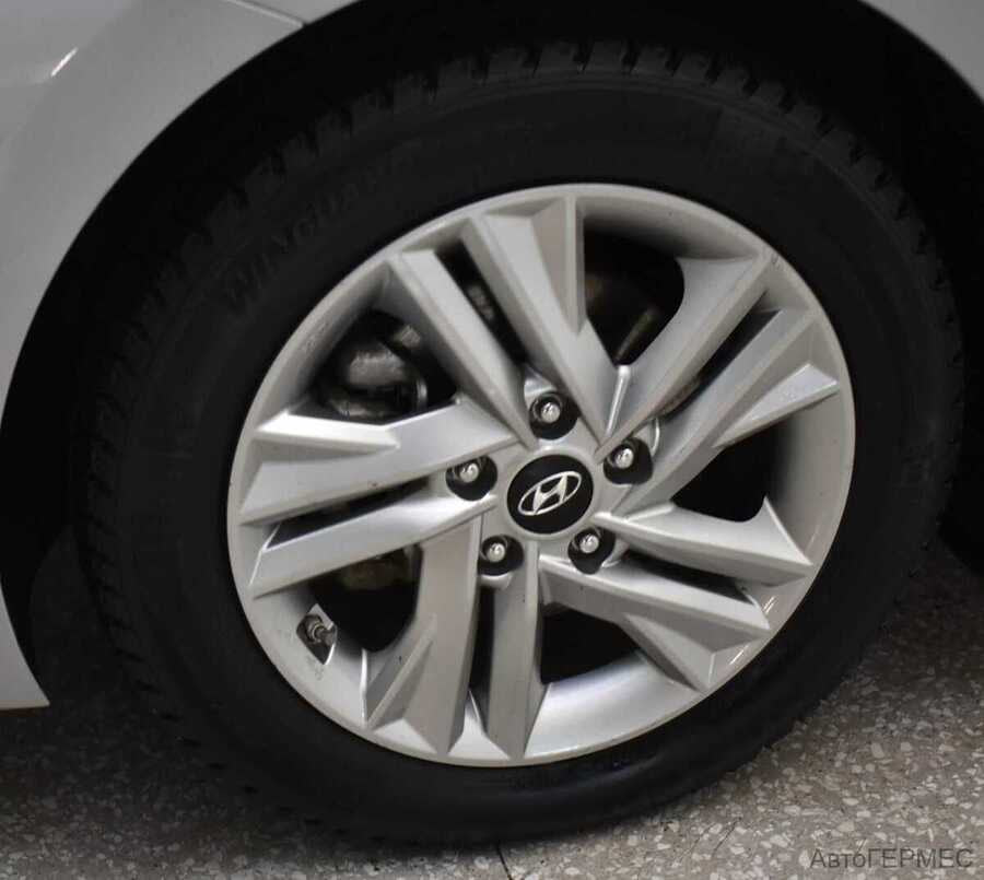 Фото HYUNDAI Elantra VI (AD) Рестайлинг с пробегом | №16